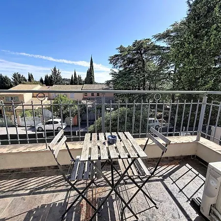 Sous Les Pins - Balcon - Climatisation لا غارد